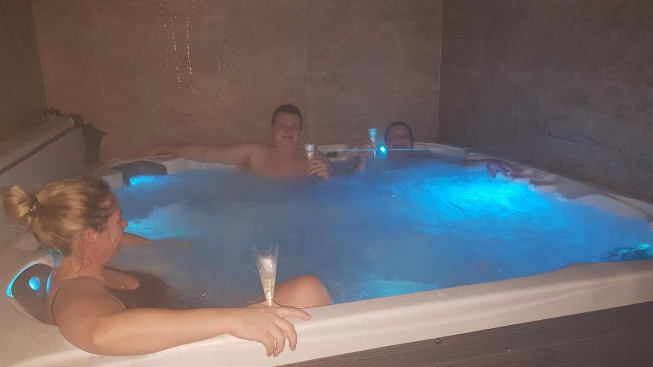 Statek 3 - Wellness & Spa Hotel Hluboká nad Vltavou Kültér fotó